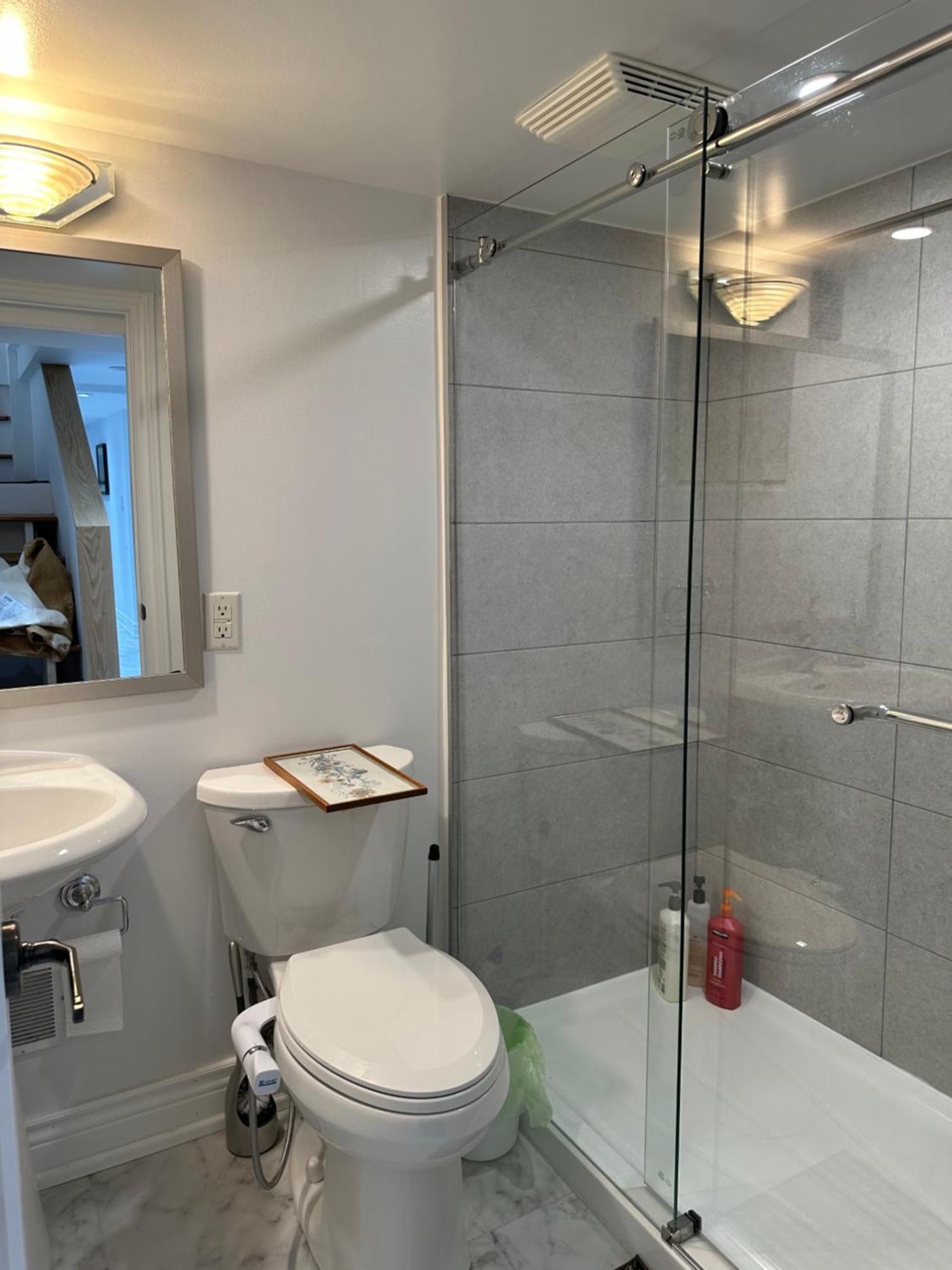 Double Bedroom On Up Or 3 Bedrooms In Basement Near Eglinton Subway Station Toronto Exterior photo
