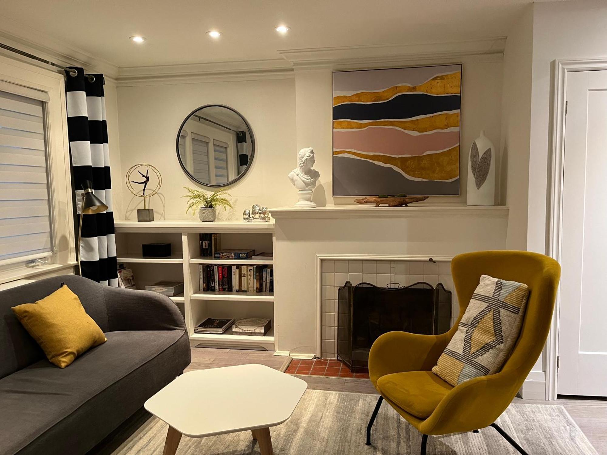 Double Bedroom On Up Or 3 Bedrooms In Basement Near Eglinton Subway Station Toronto Exterior photo
