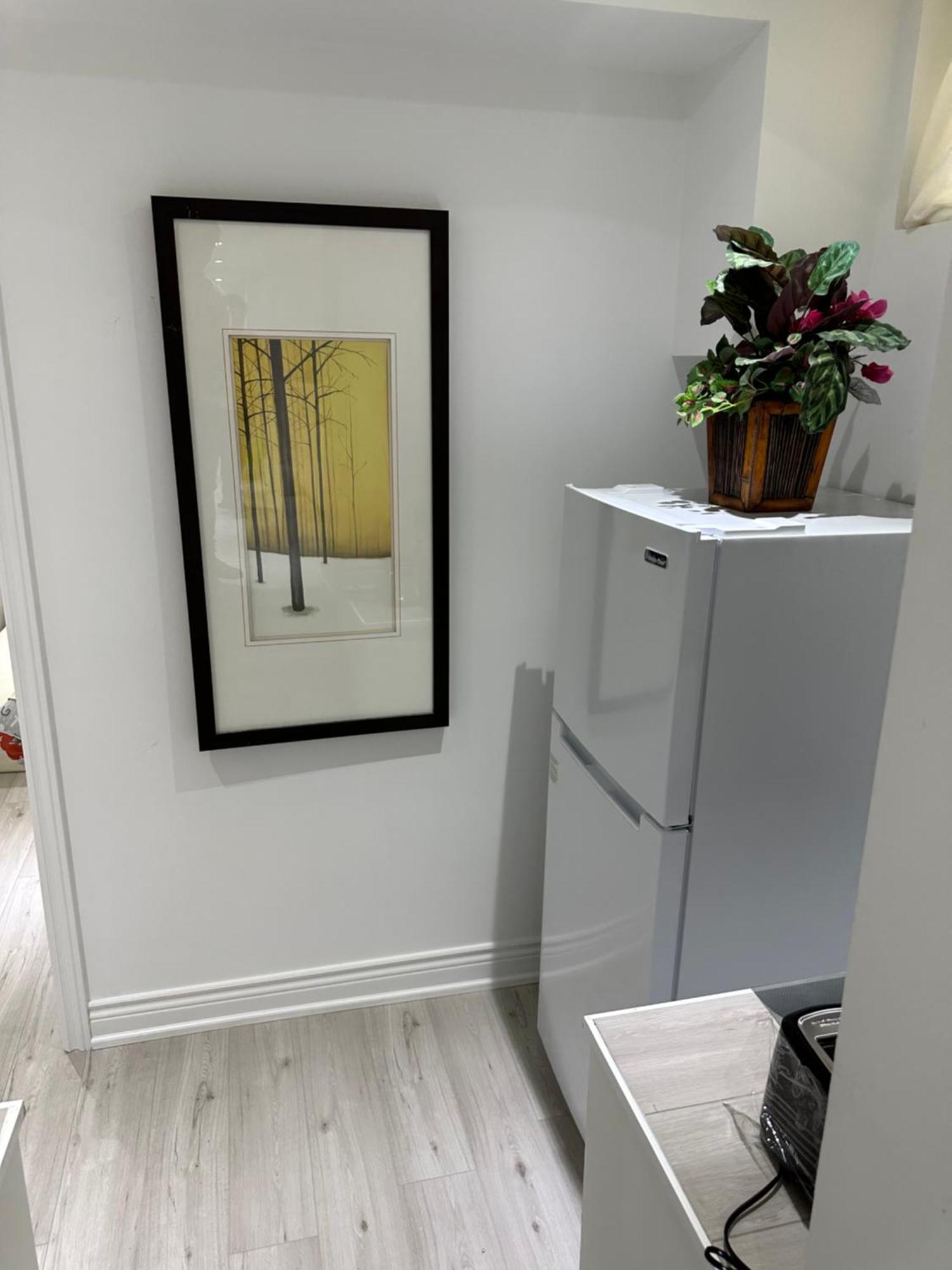 Double Bedroom On Up Or 3 Bedrooms In Basement Near Eglinton Subway Station Toronto Exterior photo