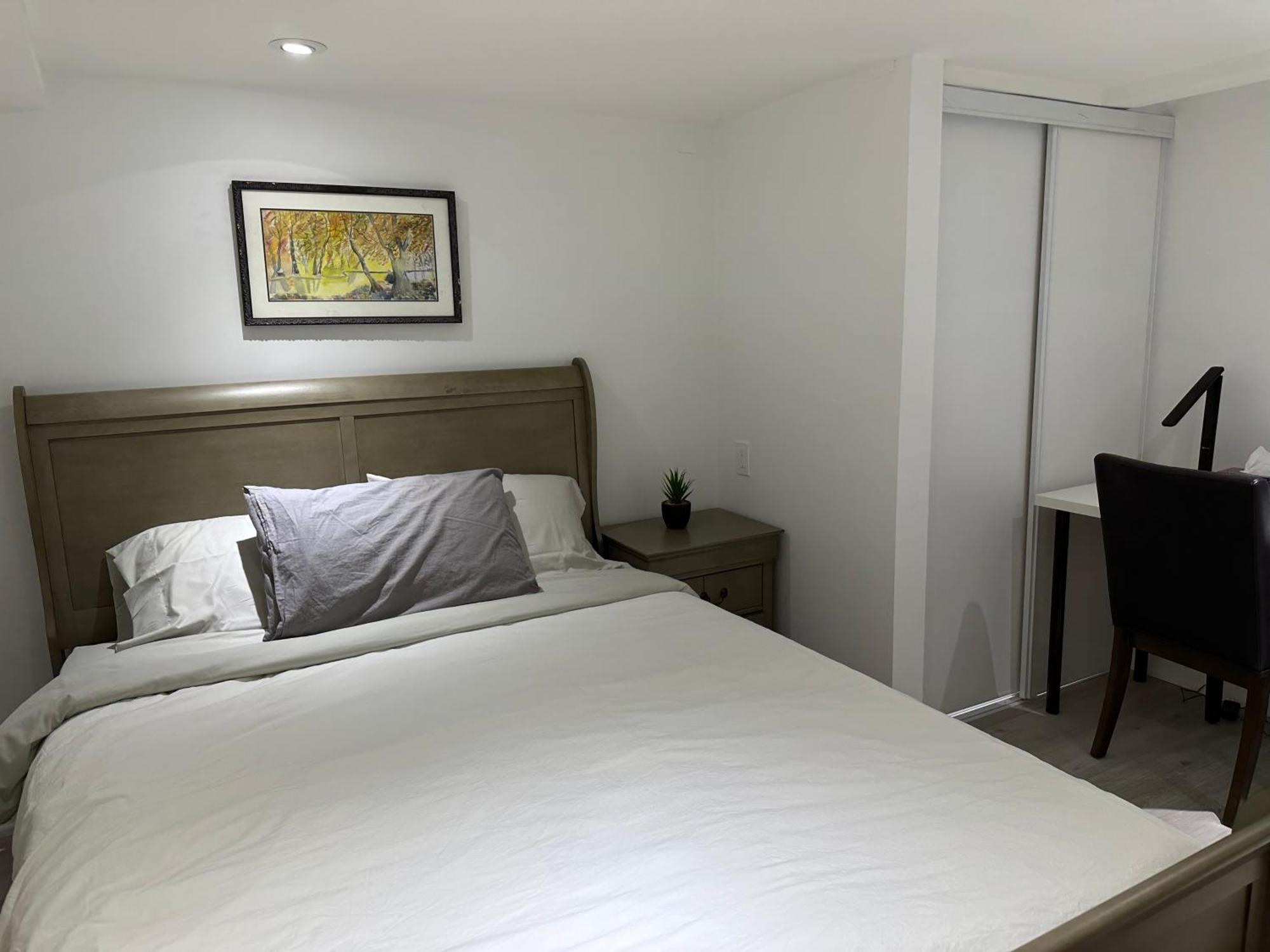 Double Bedroom On Up Or 3 Bedrooms In Basement Near Eglinton Subway Station Toronto Exterior photo