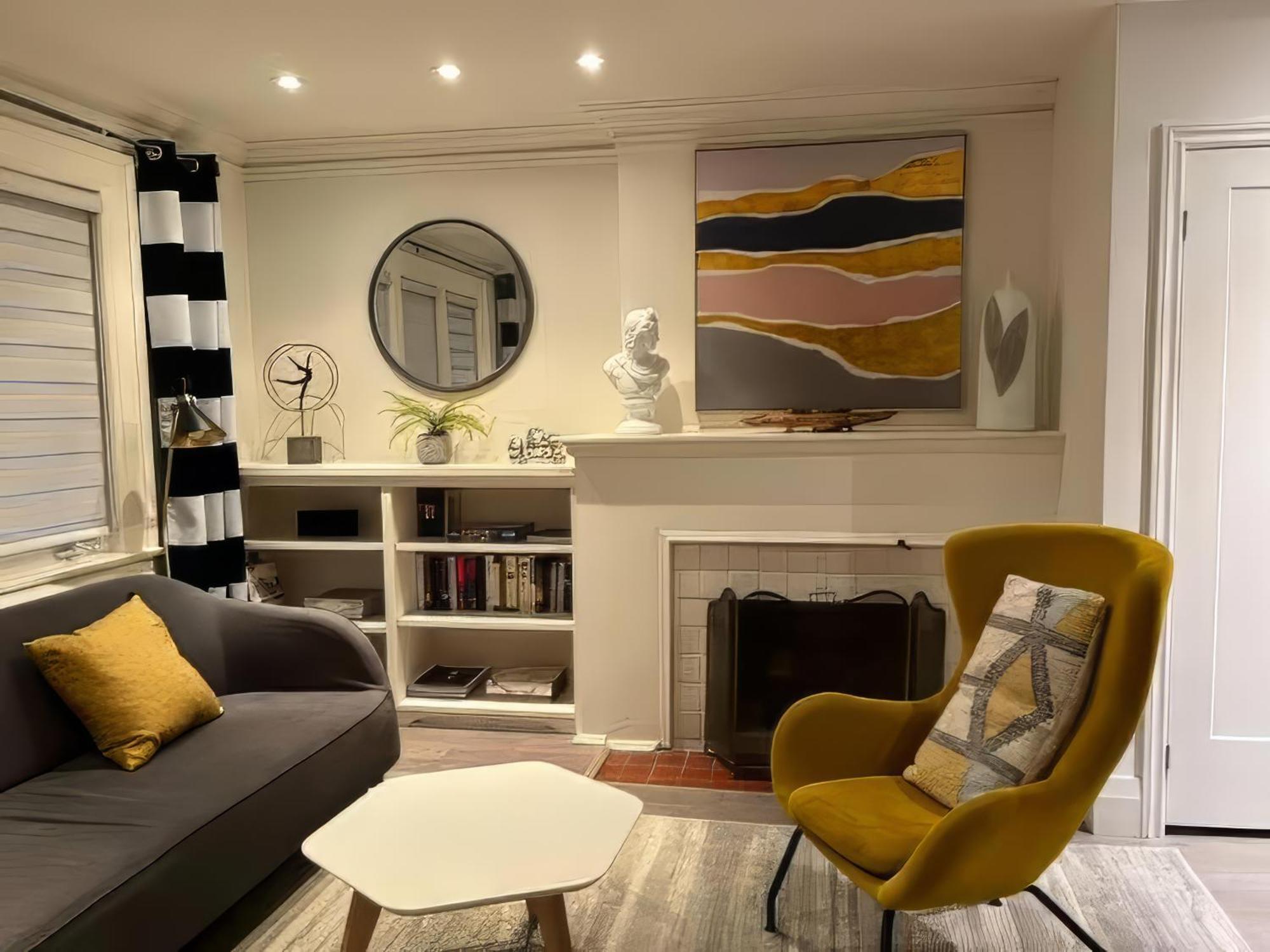 Double Bedroom On Up Or 3 Bedrooms In Basement Near Eglinton Subway Station Toronto Exterior photo