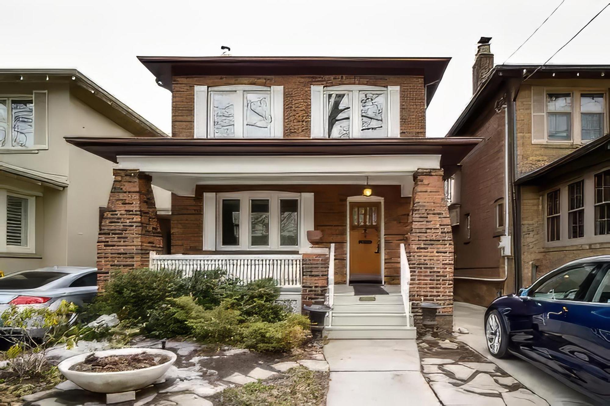 Double Bedroom On Up Or 3 Bedrooms In Basement Near Eglinton Subway Station Toronto Exterior photo
