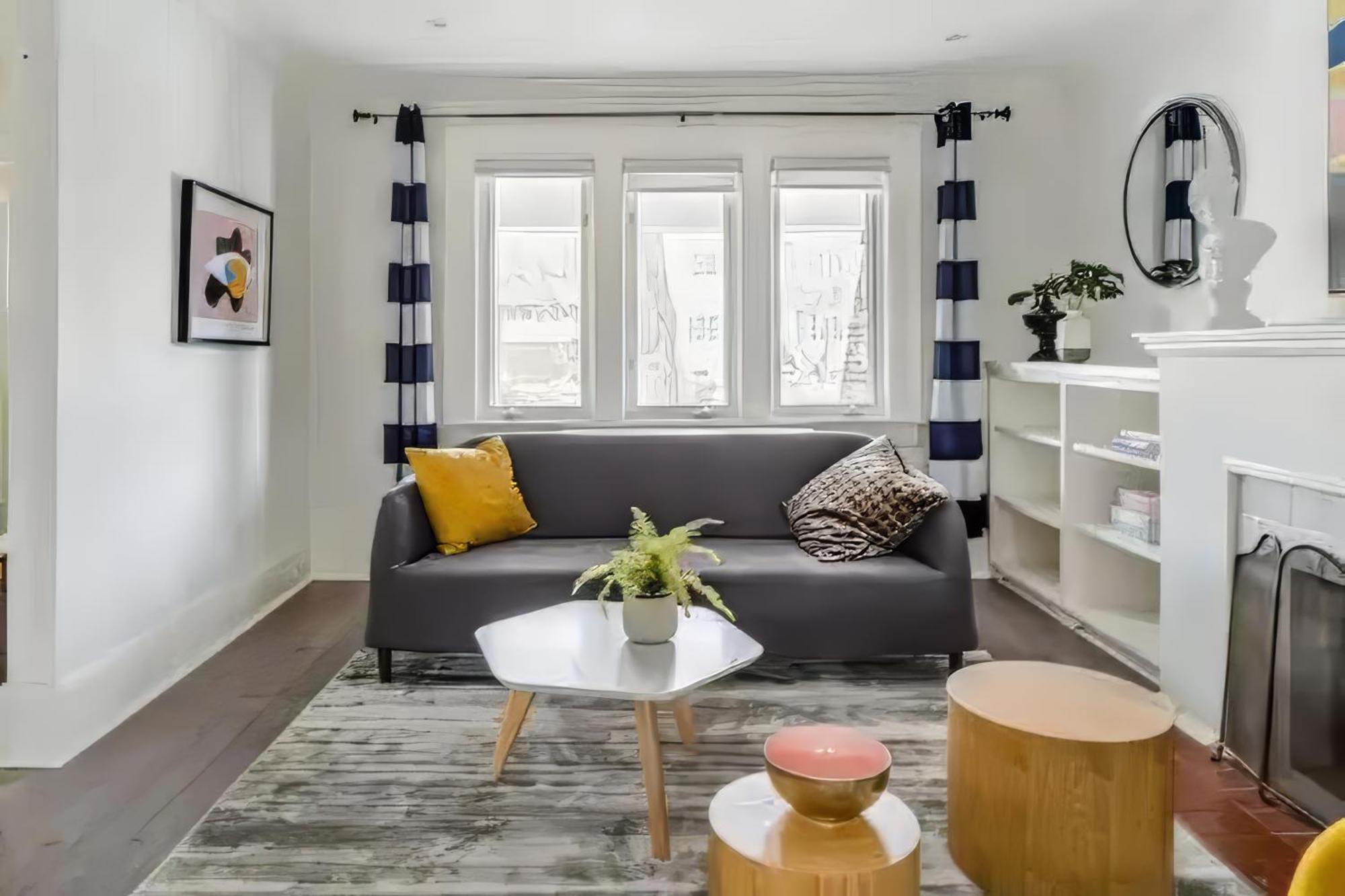 Double Bedroom On Up Or 3 Bedrooms In Basement Near Eglinton Subway Station Toronto Exterior photo