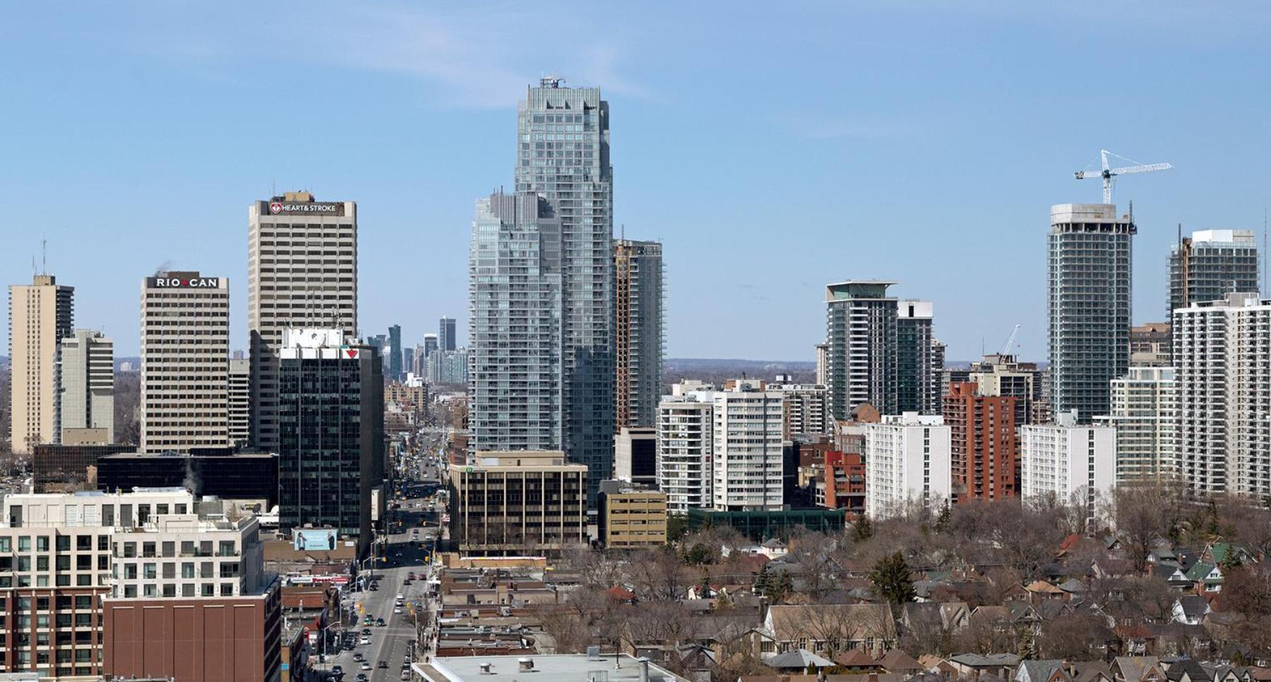 Double Bedroom On Up Or 3 Bedrooms In Basement Near Eglinton Subway Station Toronto Exterior photo